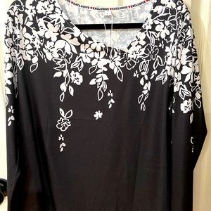 Woman’s long sleeve top. Black and white, L